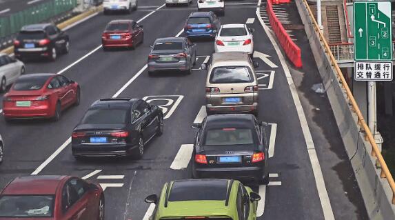 交替通行場景化應用 避免事故緩解擁堵