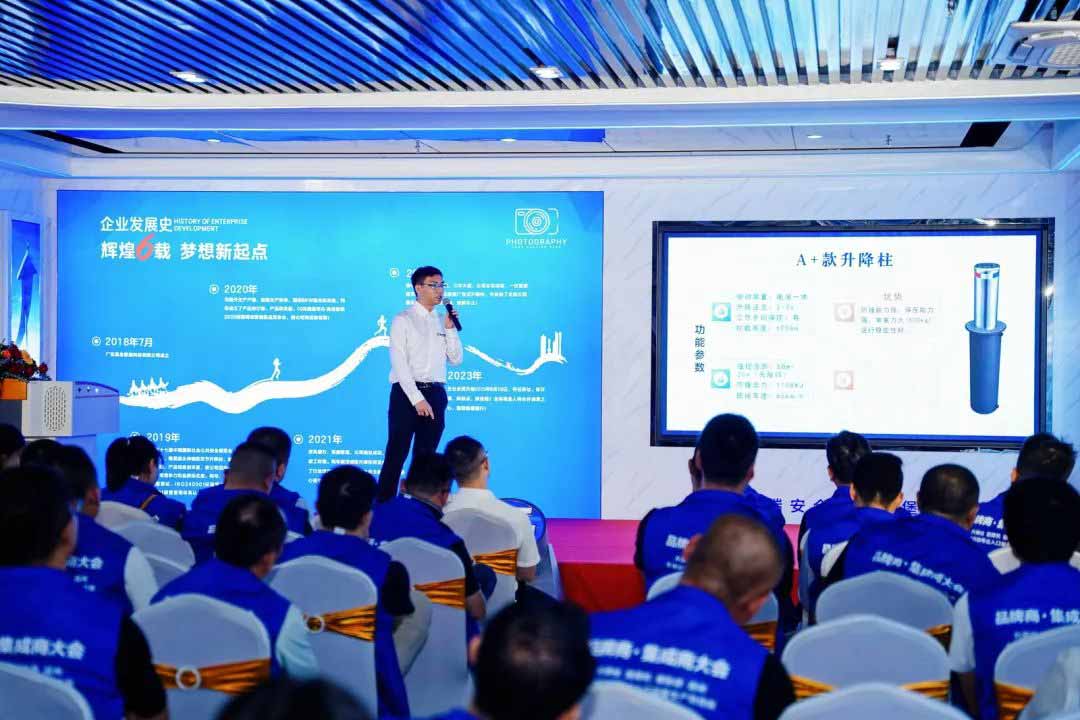 高壘智能產(chǎn)品工程師對高壘產(chǎn)品的優(yōu)點(diǎn)講解和演示