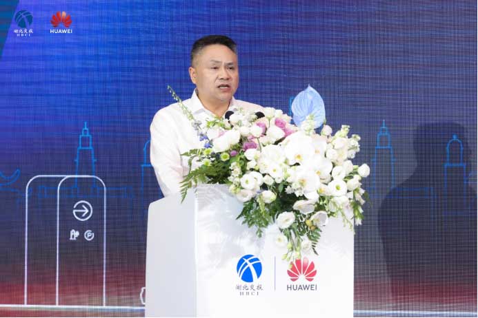 湖北交投集團(tuán)黨委委員、副總經(jīng)理雷承致辭