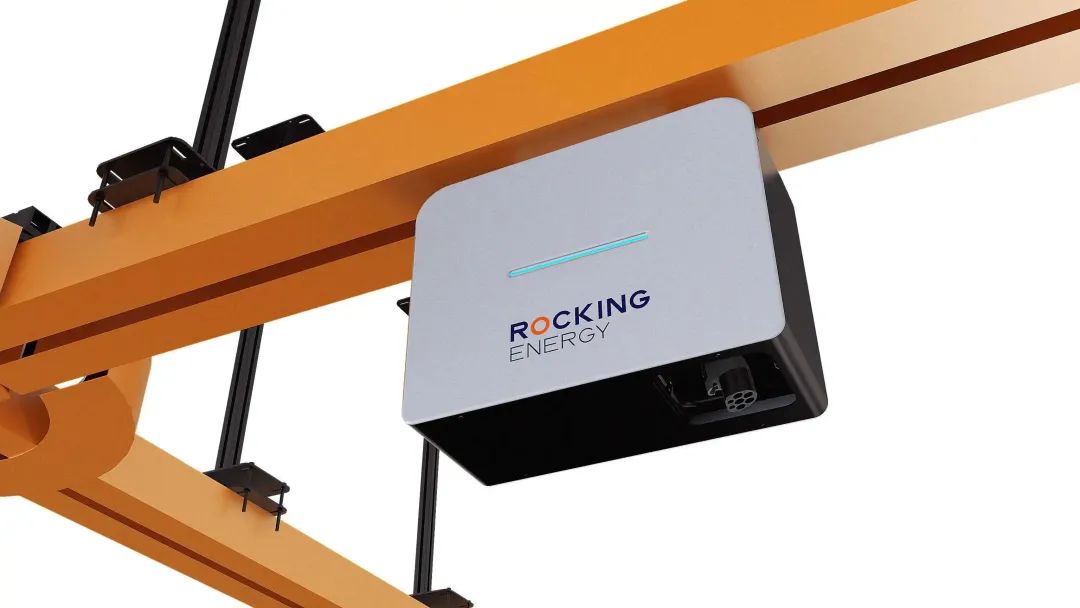 懸掛移動充電樁，自動駕駛充電機器人：哪種更具性價比？