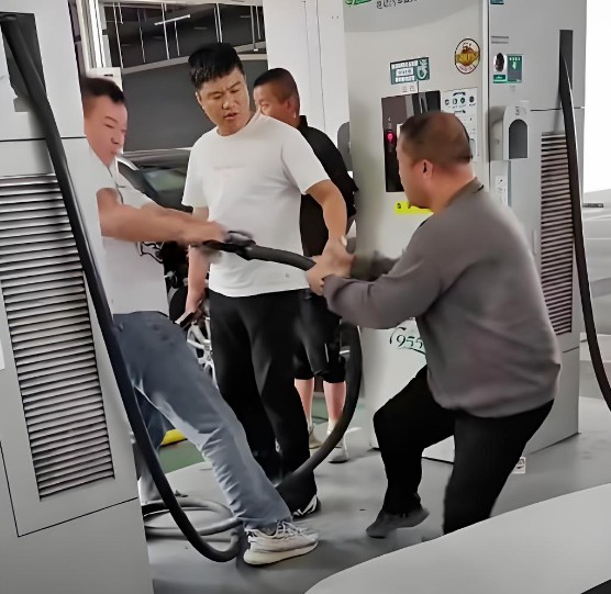 幾千元月租，破解車流高峰充電難題