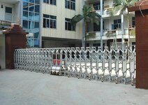 是什么導(dǎo)致不銹鋼伸縮門跑偏了？