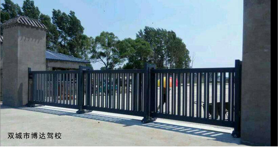 雙城市博達(dá)駕校平移門工程案例 - 中出網(wǎng)-智能出入口與停車充電門戶