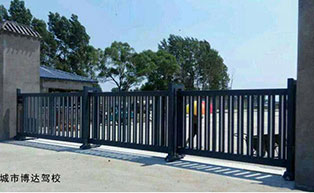 雙城市博達駕校平移門工程案例 - 中出網(wǎng)-智能出入口與停車充電門戶