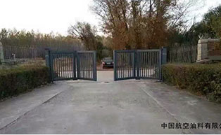 中國(guó)航空油料有限公司懸折門(mén)工程案例 - 中出網(wǎng)-智能出入口與停車充電門(mén)戶
