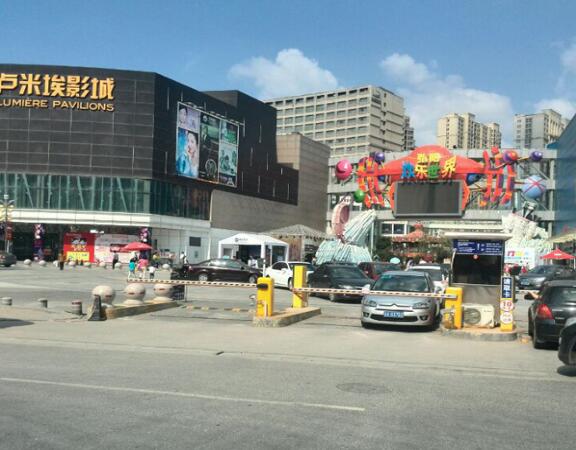 南京弘陽(yáng)廣場(chǎng)道閘案例 - 中出網(wǎng)-智能出入口與停車(chē)充電門(mén)戶