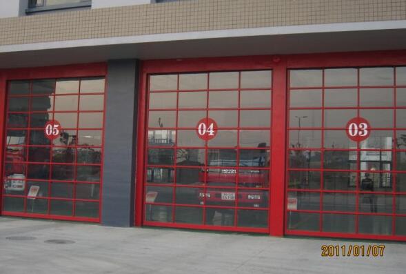 透明車庫(kù)門