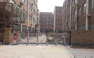 鹿泉開發(fā)區(qū)伸縮門案例