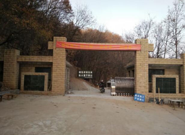 邢臺臨城蝎子溝伸縮門案例 - 中出網(wǎng)-智能出入口與停車充電門戶