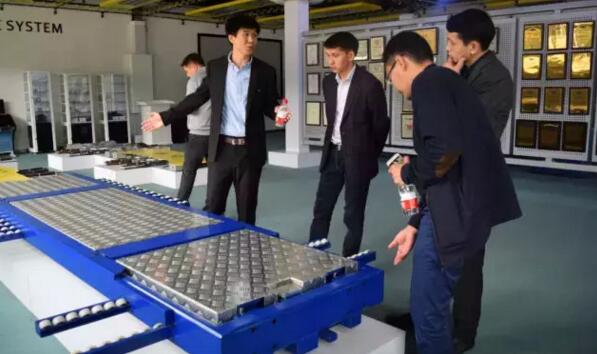 哈薩克斯坦商務(wù)考察團參觀怡豐展覽館