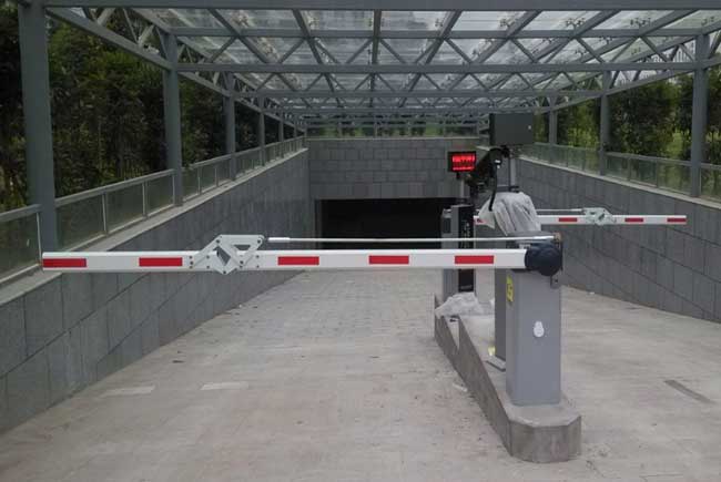 邵陽(yáng)行政中心道閘案例 - 中出網(wǎng)-智能出入口與停車(chē)充電門(mén)戶(hù)