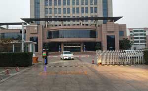 臨淄國(guó)稅南門(mén)電動(dòng)伸縮門(mén)案例 - 中出網(wǎng)-智能出入口與停車充電門(mén)戶