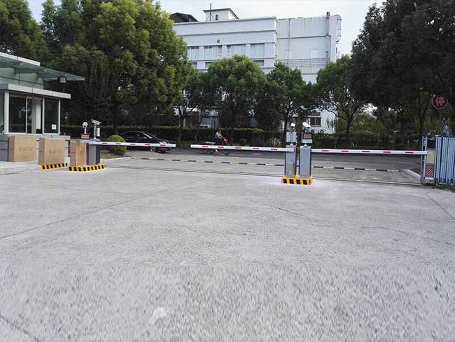 浦東張江高科技園區(qū)道閘案例 - 中出網-智能出入口與停車充電門戶