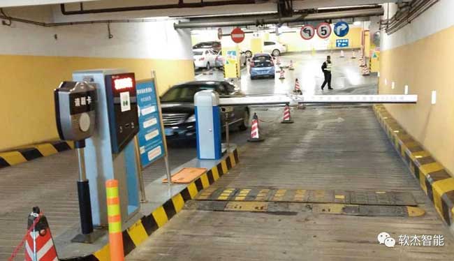 上海金橋國際商業(yè)廣場車牌識別系統(tǒng)案例 - 中出網(wǎng)-智能出入口與停車充電門戶