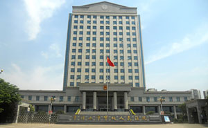 平頂山市中級人民法院伸縮門案例 - 中出網(wǎng)-智能出入口與停車充電門戶