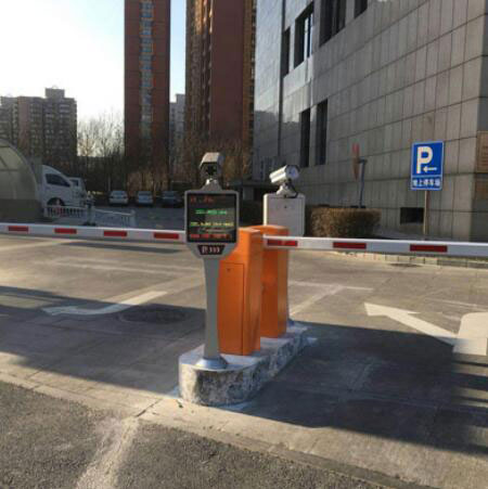 北京豐和大廈車牌識別系統(tǒng)案例 - 中出網(wǎng)-智能出入口與停車充電門戶