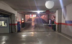 大連安盛購(gòu)物廣場(chǎng)車(chē)牌識(shí)別系統(tǒng)案例 - 中出網(wǎng)-智能出入口與停車(chē)充電門(mén)戶