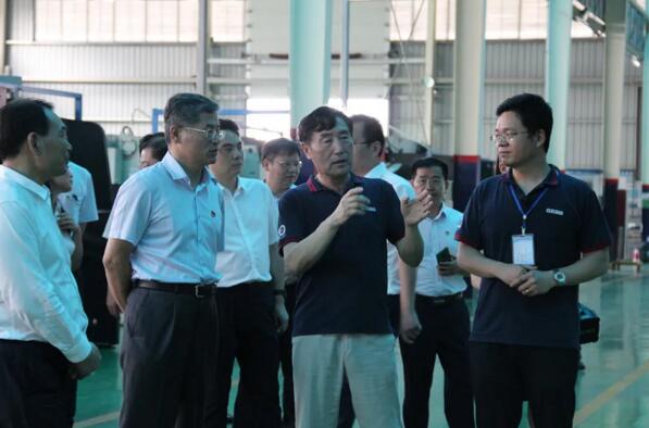 省紀(jì)委書(shū)記馬森述了解百勝鈑金柔性生產(chǎn)線運(yùn)營(yíng)效率