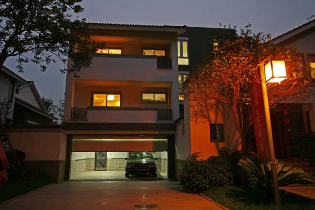 上海凱誠(chéng)世華家苑車庫(kù)門(mén)案例 - 中出網(wǎng)-智能出入口與停車充電門(mén)戶