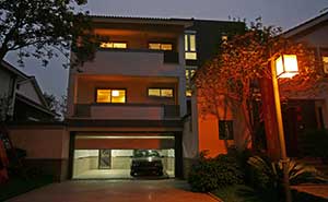 上海凱誠(chéng)世華家苑車庫(kù)門案例