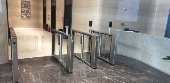 車安科技人臉識別通道閘