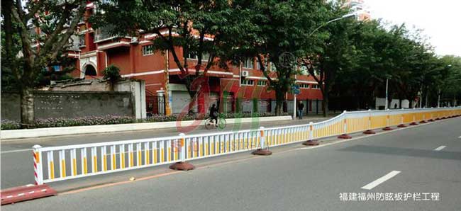 福建福州防眩板護(hù)欄工程 - 中出網(wǎng)-智能出入口與停車充電門戶