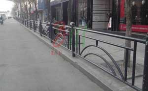 連云港東?？h道路邊緣護(hù)欄工程 - 中出網(wǎng)-智能出入口與停車充電門戶