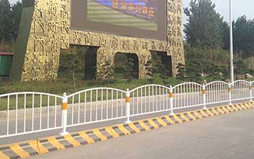 道路護(hù)欄彎弧型