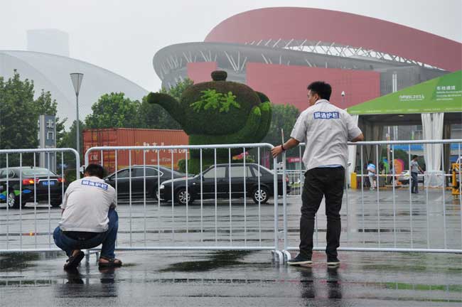 2014南京青奧會護欄案例 - 中出網(wǎng)-智能出入口與停車充電門戶