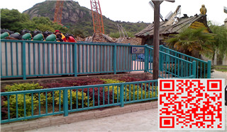 蘇州樂園排隊區(qū)護(hù)欄、樓梯欄桿、防護(hù)欄桿案例 - 中出網(wǎng)-智能出入口與停車充電門戶