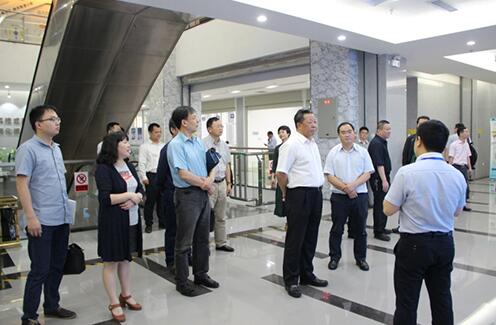 國家知識產(chǎn)權(quán)局黨組成員、機關(guān)黨委書記肖興威一行