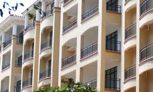 隆盛家園護(hù)欄案例 - 中出網(wǎng)-智能出入口與停車充電門戶