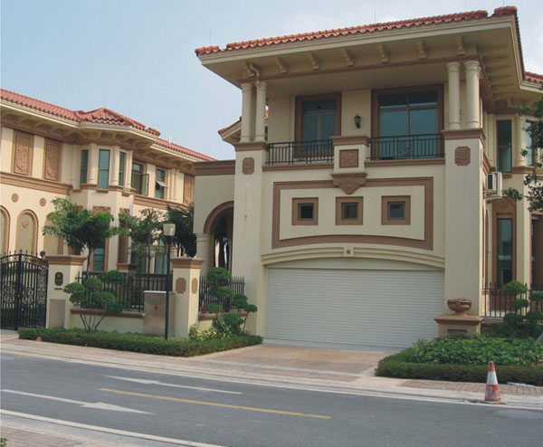 建華花園別墅區(qū)開(kāi)門機(jī)案例 - 中出網(wǎng)-智能出入口與停車充電門戶