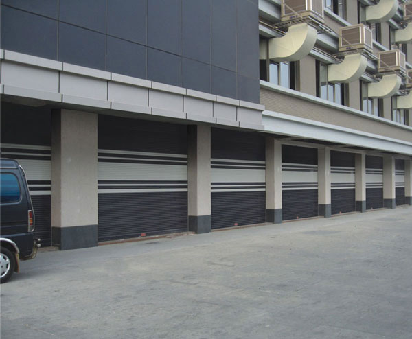 大潤發(fā)商業(yè)廣場開門機案例 - 中出網(wǎng)-智能出入口與停車充電門戶