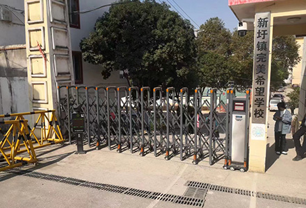 英龍電動伸縮門駐守廣西新圩鎮(zhèn)完美希望小學，為孩子學習保駕護航