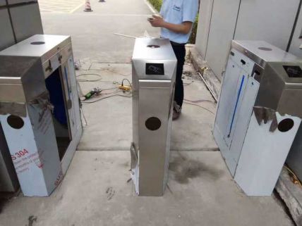 車庫出入系統(tǒng)道閘