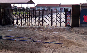 吉林梨樹伸縮門案例