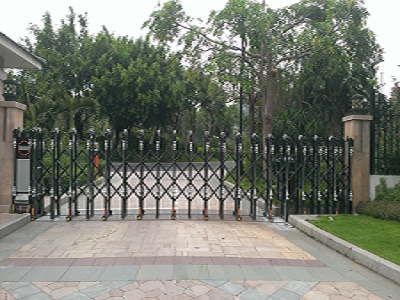 海悅山莊電動(dòng)門案例 - 中出網(wǎng)-智能出入口與停車充電門戶