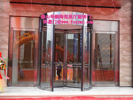 中國(guó)陶瓷總部基地:華鵬陶瓷展廳三翼旋轉(zhuǎn)門案例 - 中出網(wǎng)-智能出入口與停車充電門戶