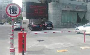 宜昌電大道閘案例 - 中出網(wǎng)-智能出入口與停車充電門(mén)戶