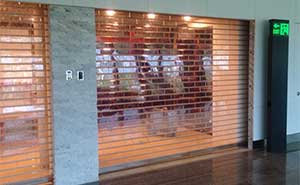 南寧機(jī)場水晶卷簾門案例 - 中出網(wǎng)-智能出入口與停車充電門戶