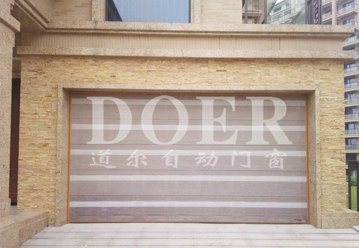 別墅翻板車(chē)庫(kù)門(mén)電機(jī)-湖景壹號(hào)莊園工程實(shí)例 - 中出網(wǎng)-智能出入口與停車(chē)充電門(mén)戶