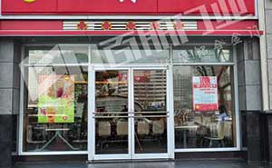 回味鴨血粉絲湯肯德基門案例 - 中出網(wǎng)-智能出入口與停車充電門戶