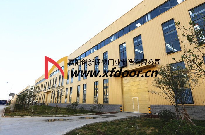 襄陽金鷹軌道車輛有限公司垂直提升門案例 - 中出網(wǎng)-智能出入口與停車充電門戶