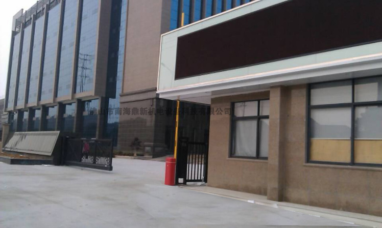 電賀：南北德信懸浮門(mén)成為浦江飛行鞋業(yè)有限公司的門(mén)柱