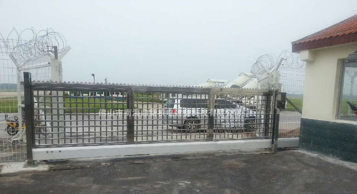 南北德信懸浮門(mén)贏得濟(jì)南飛機(jī)場(chǎng)的點(diǎn)贊