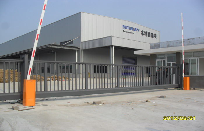 蕪湖本特勒浦大門口的懸浮門由南北德信提供