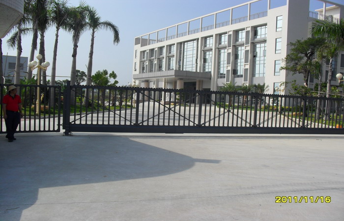 南北德信懸浮門是廣州翔駿銅業(yè)有限公司的理想選擇