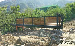 北京大覺(jué)寺智能無(wú)軌懸浮門(mén)案例 - 中出網(wǎng)-智能出入口與停車充電門(mén)戶