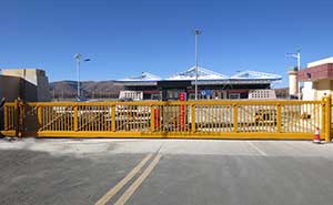 四川阿壩州紅原機場智能無軌懸浮門工程案例 - 中出網-智能出入口與停車充電門戶